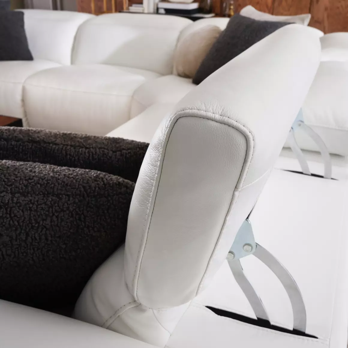 Sierra Reclining Detail Image 2